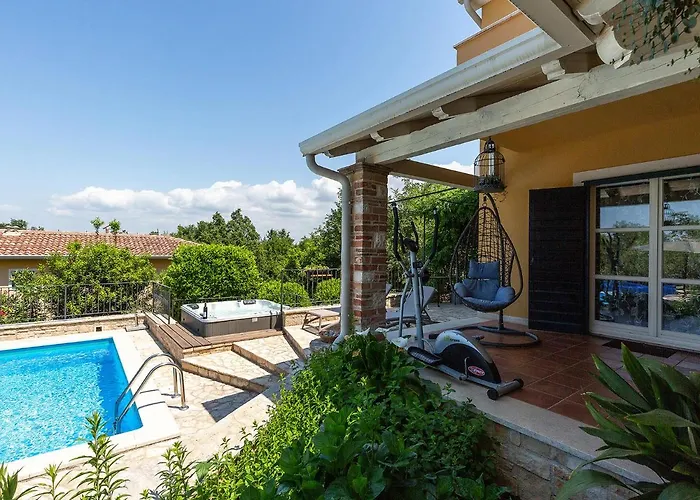 Villa Salvea With Heated Pool