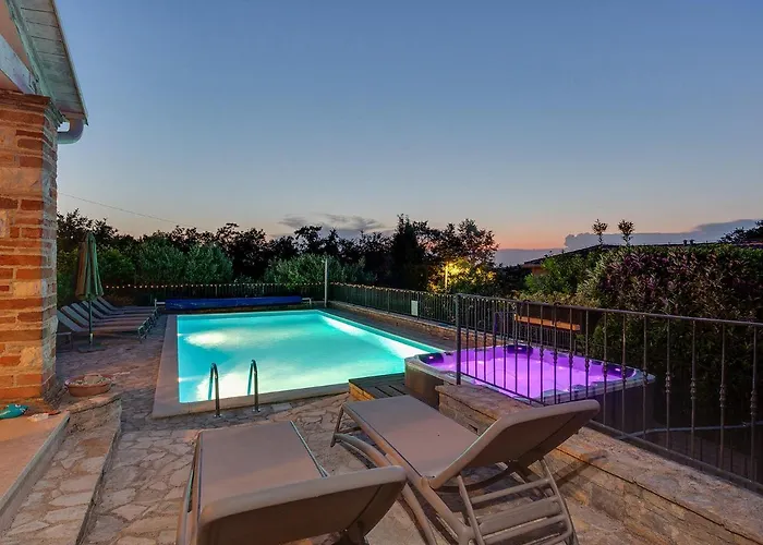 Villa Salvea With Heated Pool