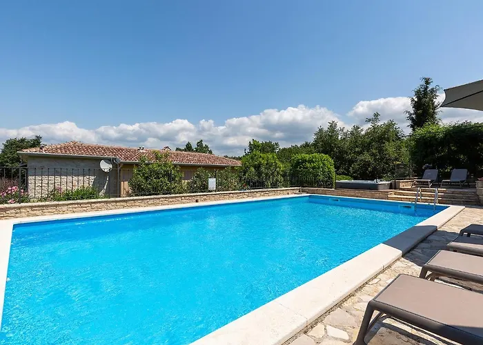 Villa Salvea With Heated Pool