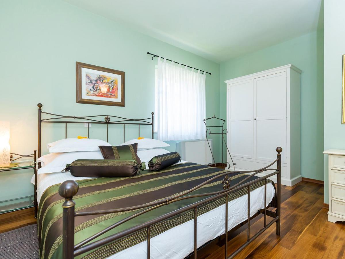 Salvea With Heated Pool Villa