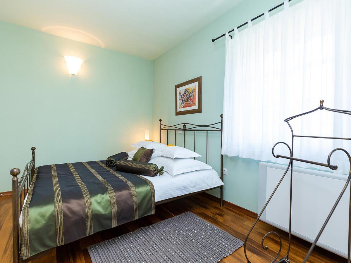 Salvea With Heated Pool *