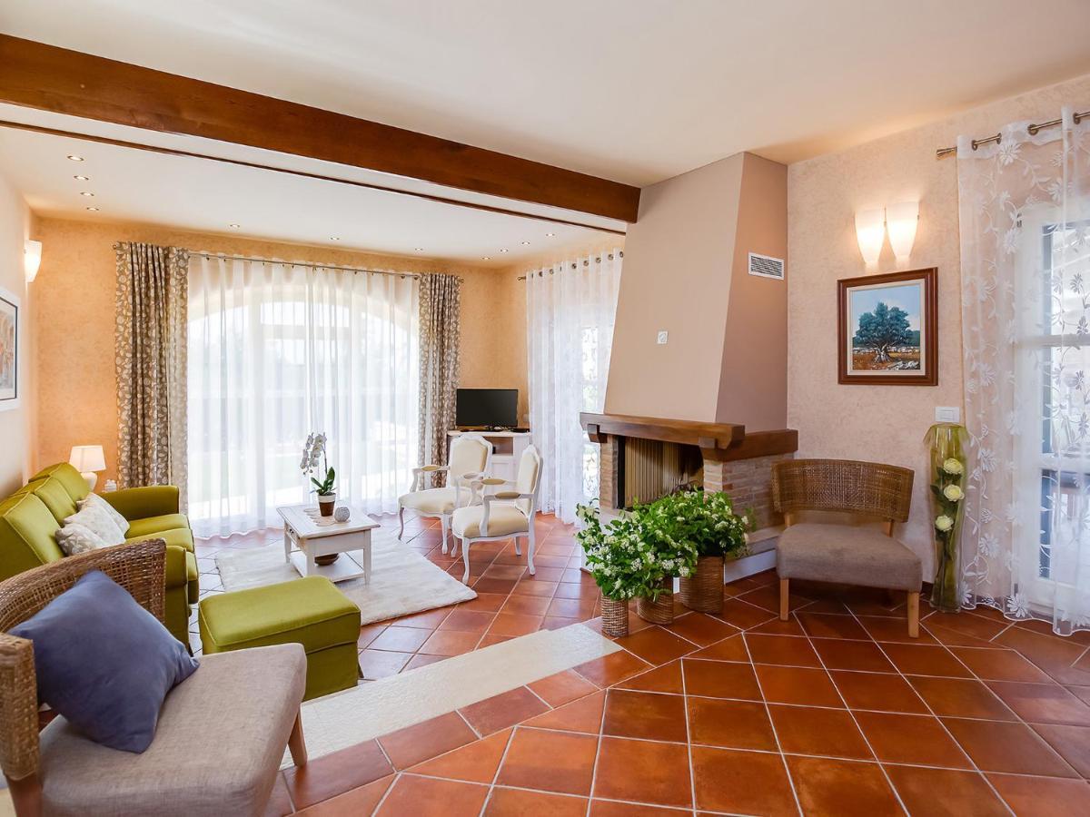 Villa Salvea With Heated Pool