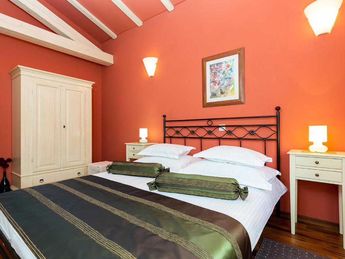 Villa Salvea With Heated Pool