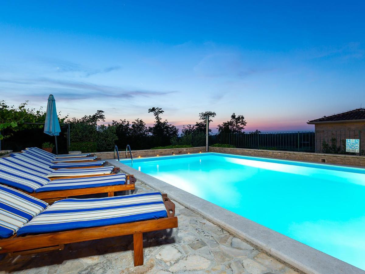 Salvea With Heated Pool Villa Montižana