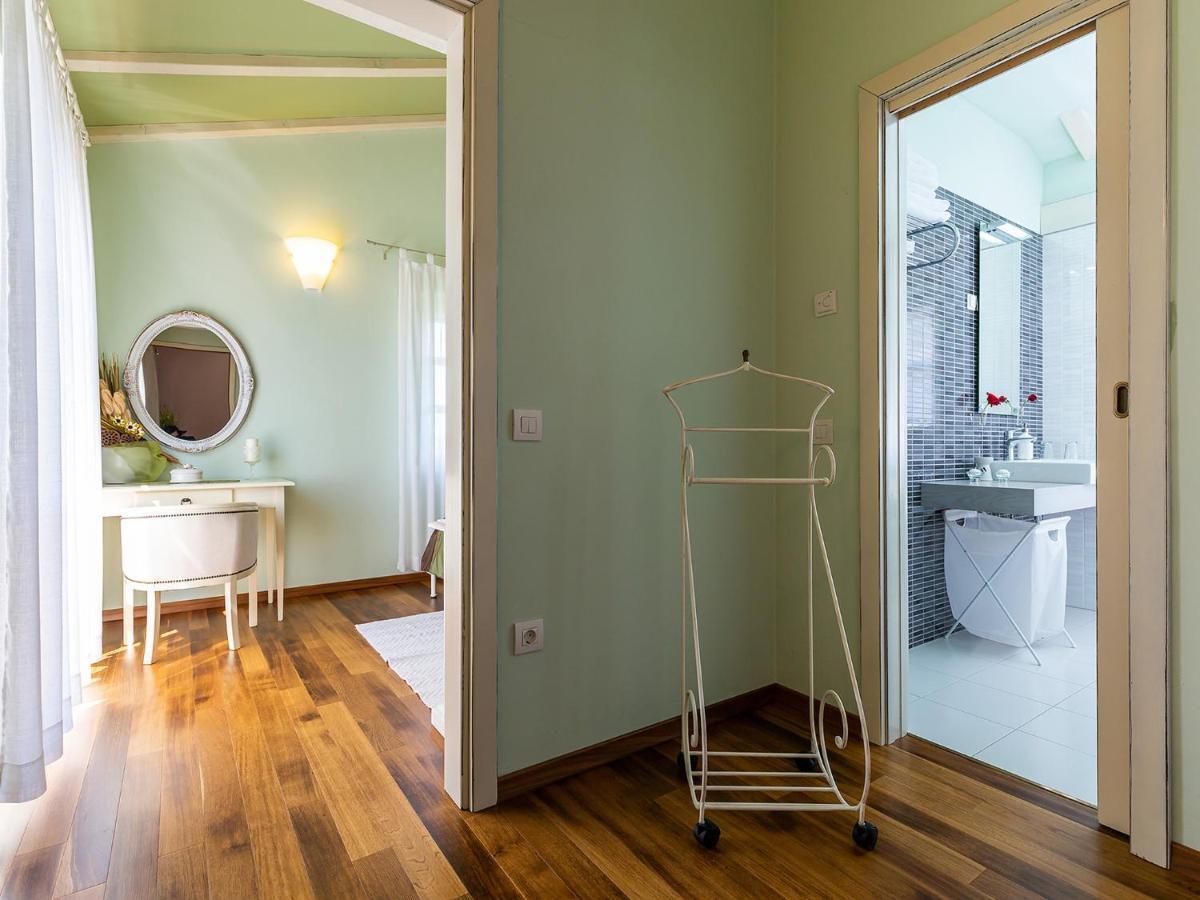 Villa Salvea With Heated Pool