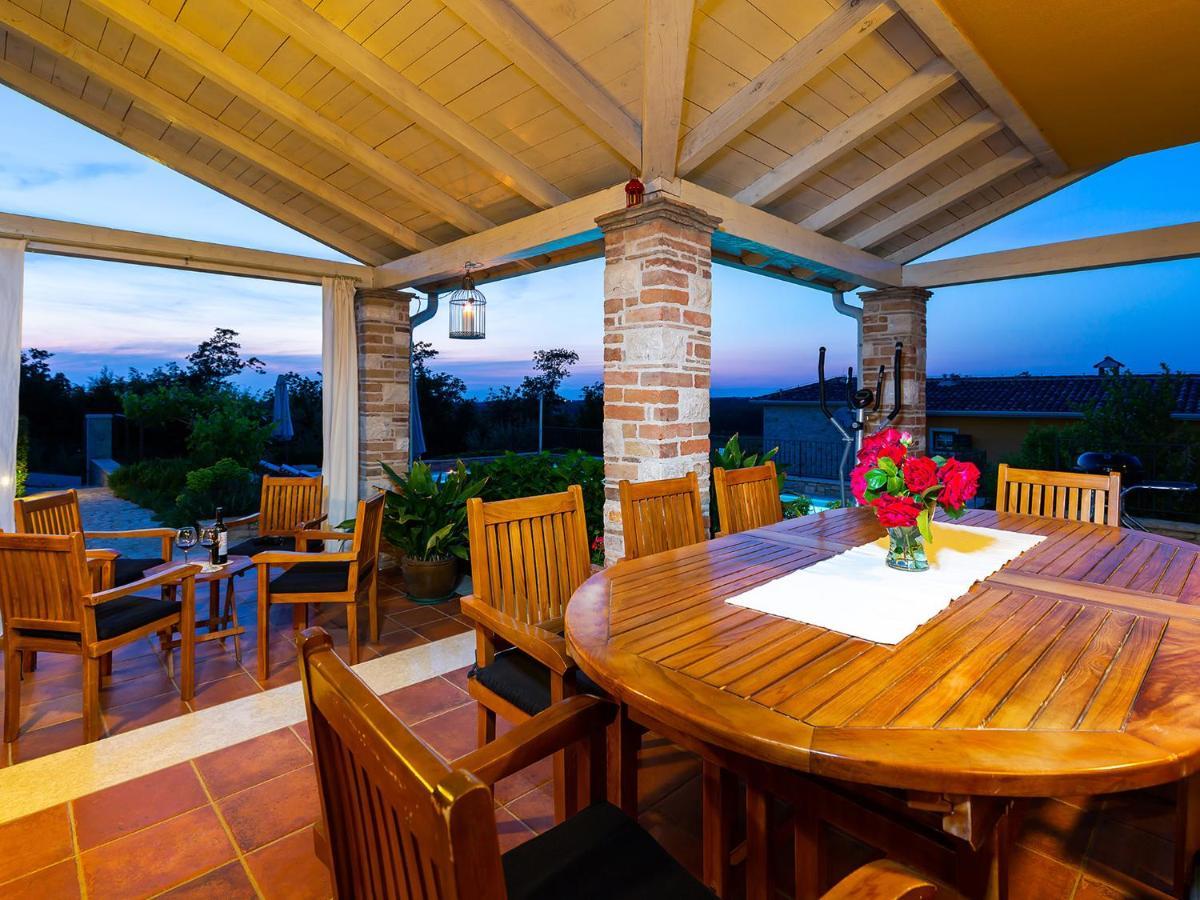 Salvea With Heated Pool Villa