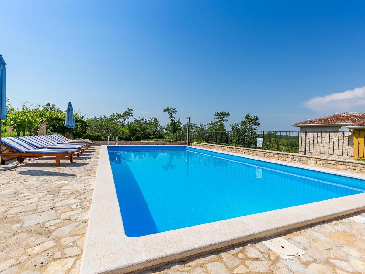 Salvea With Heated Pool Montižana