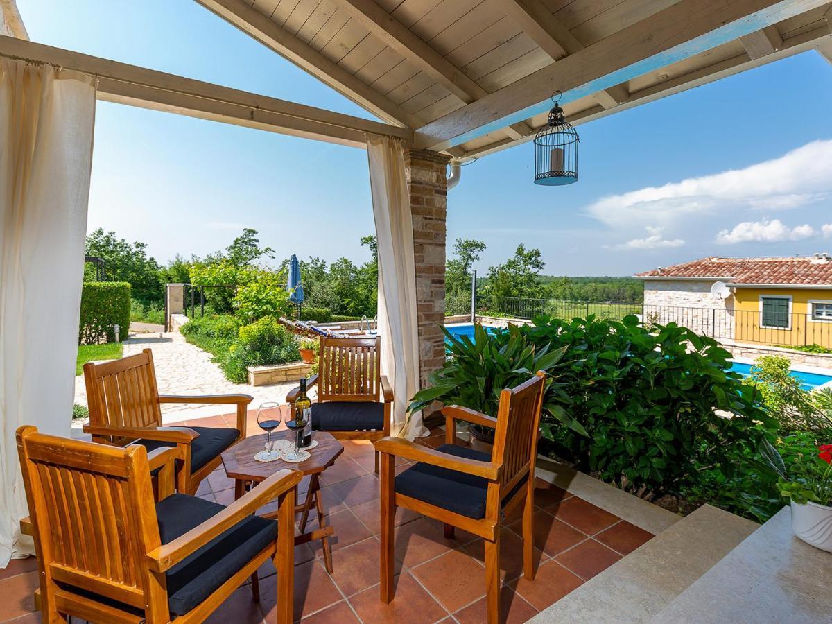 Salvea With Heated Pool Villa