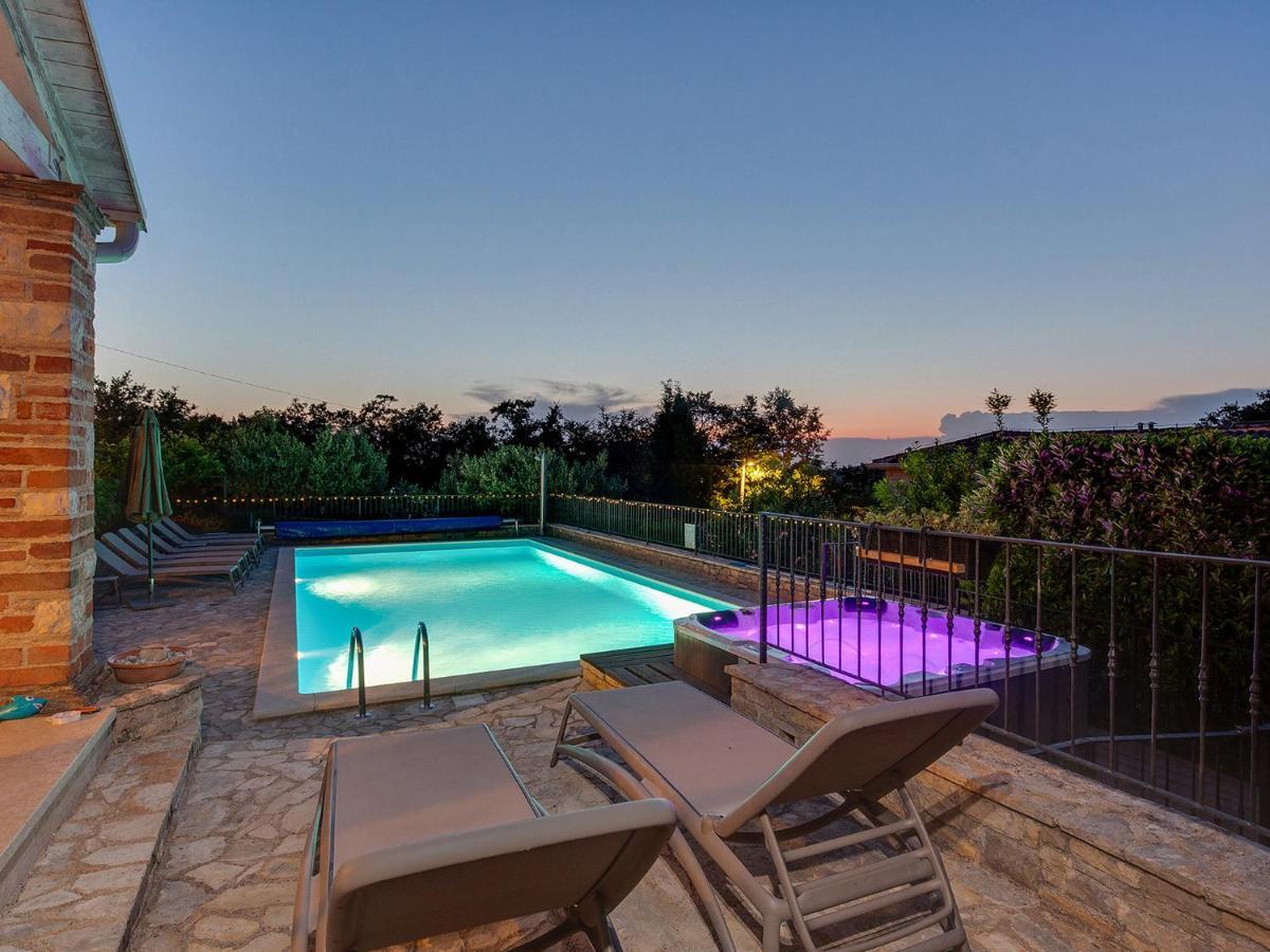 Villa Salvea With Heated Pool *